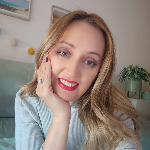 3e64b9f2-8698-4dde-bbb3-dd63e5601bb2_medium_square